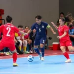 Đội tuyển futsal nữ Việt Nam và Thái Lan thi đấu tại vòng bảng giải vô địch futsal nữ Đông Nam Á 2024.